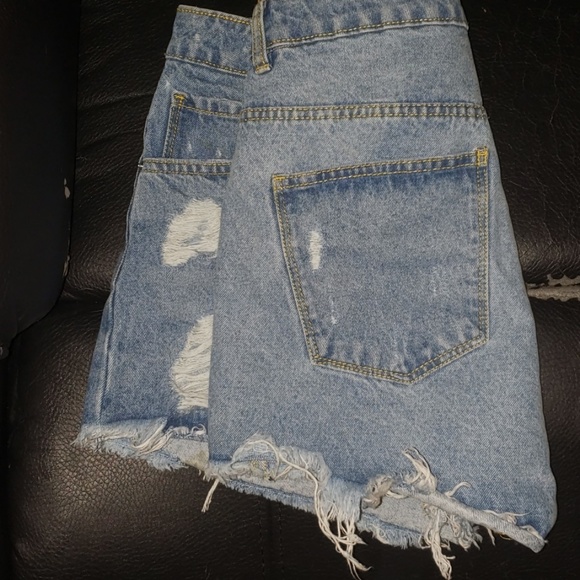 Short - Picture 2 of 3